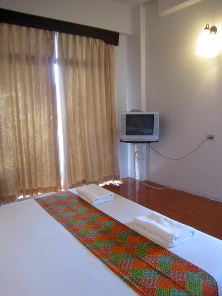 Rome Place Hotel Phuket Exterior photo