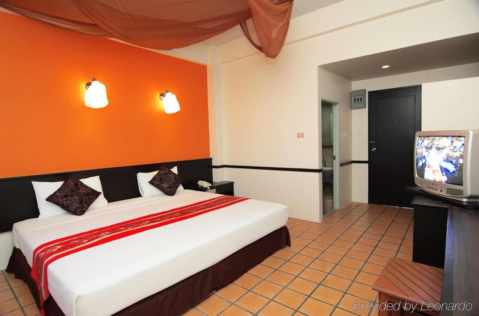 Rome Place Hotel Phuket Exterior photo