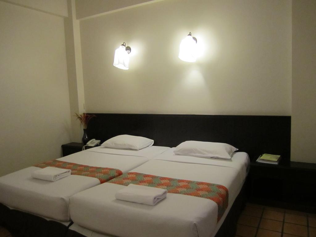Rome Place Hotel Phuket Exterior photo