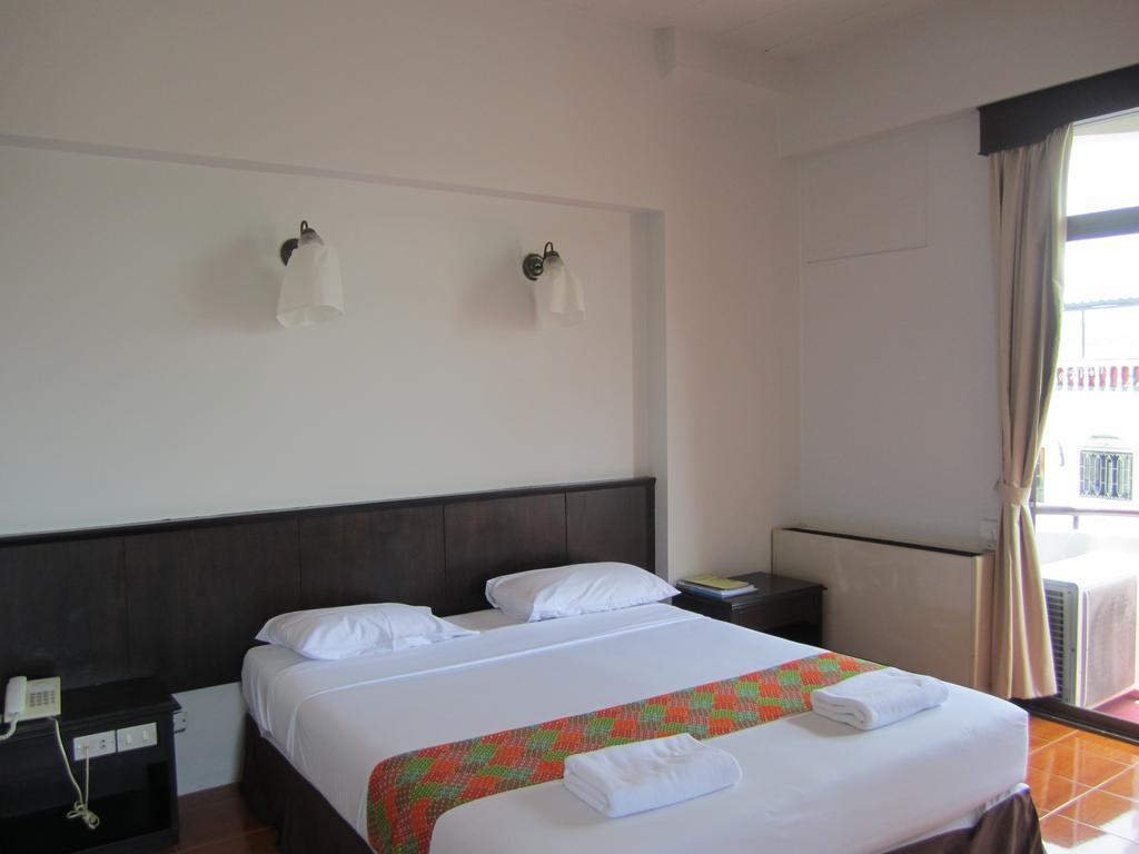 Rome Place Hotel Phuket Exterior photo