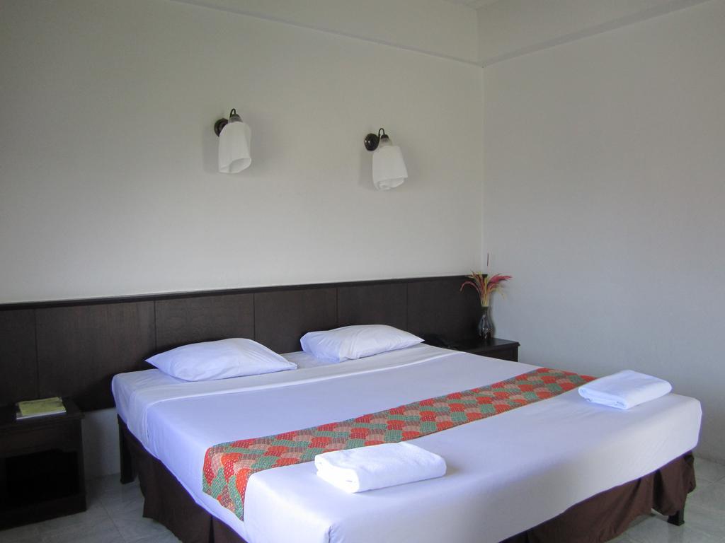 Rome Place Hotel Phuket Exterior photo