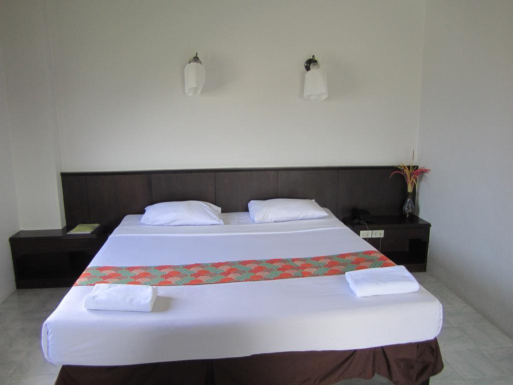 Rome Place Hotel Phuket Exterior photo